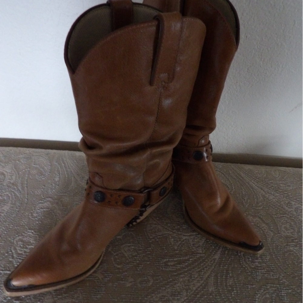 Stylish Tan Leather Cowboy Heeled Boots